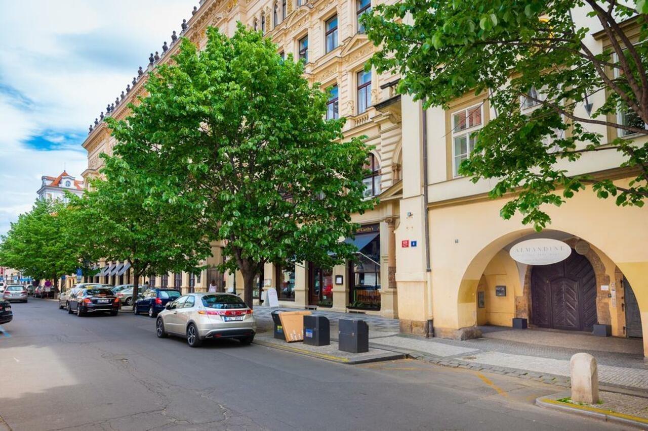 Apartments Almandine Прага Екстер'єр фото